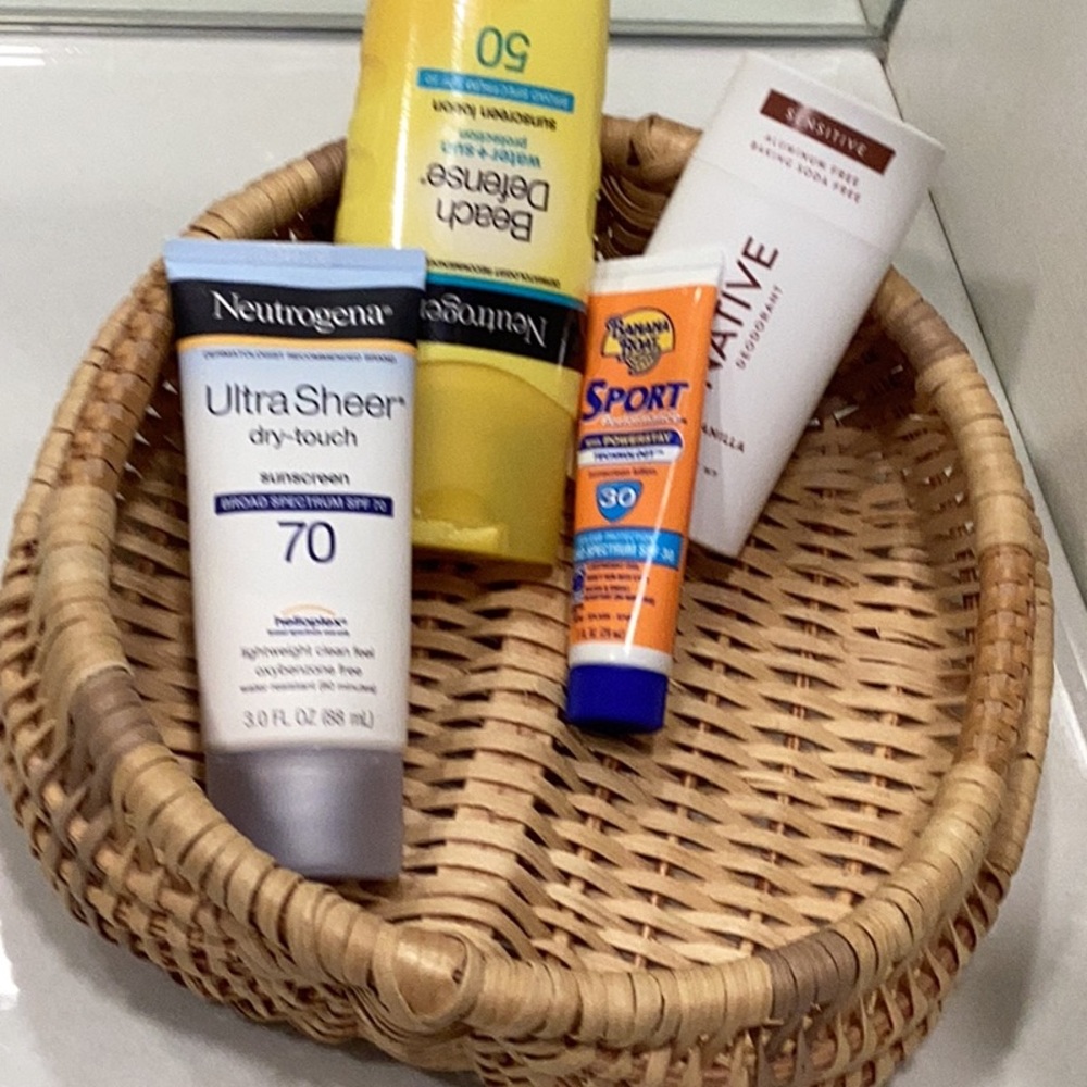 TWO RUSTIC HANDMADE BASKETS - Picture 10 of 11